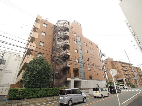 荒川ＡＰＡＲＴＭＥＮＴＳの物件外観写真